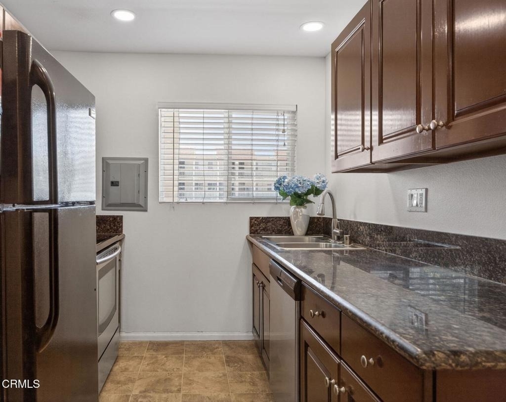 225 S Ventura Road - Photo 6