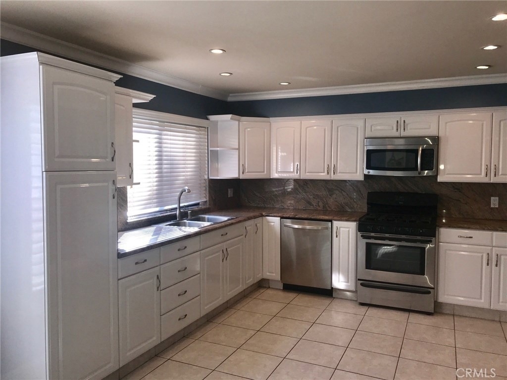 17807 Devonshire Street - Photo 10