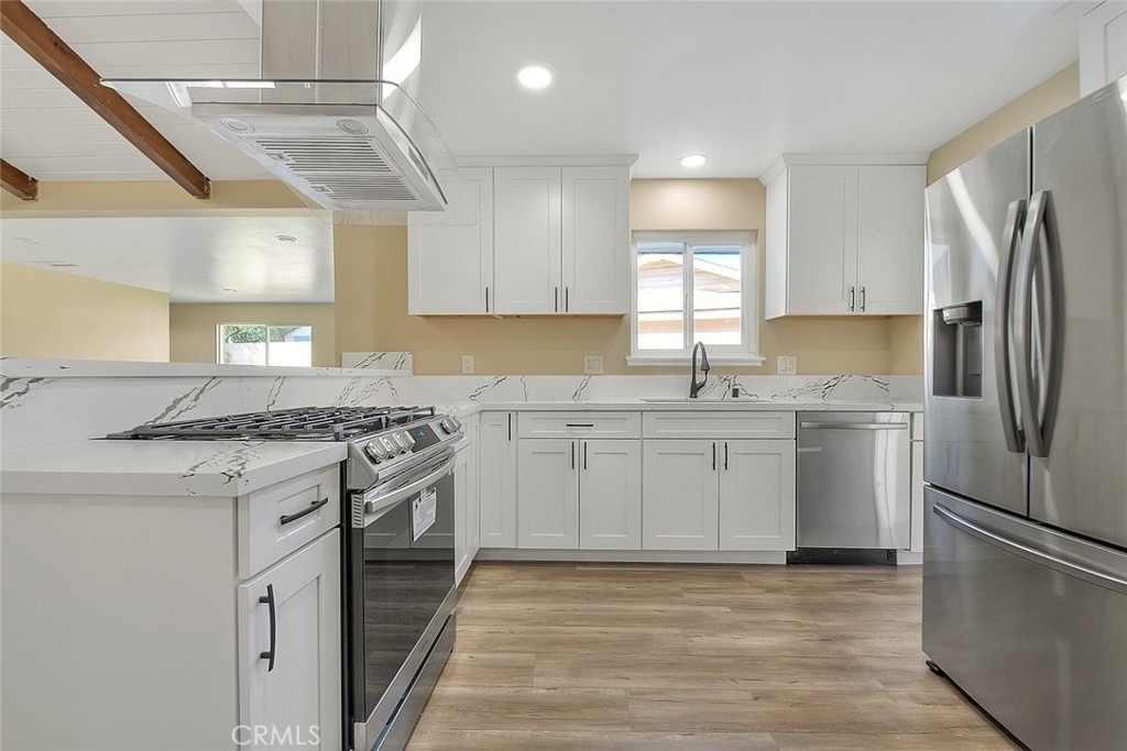 340 W Caroline Street - Photo 2