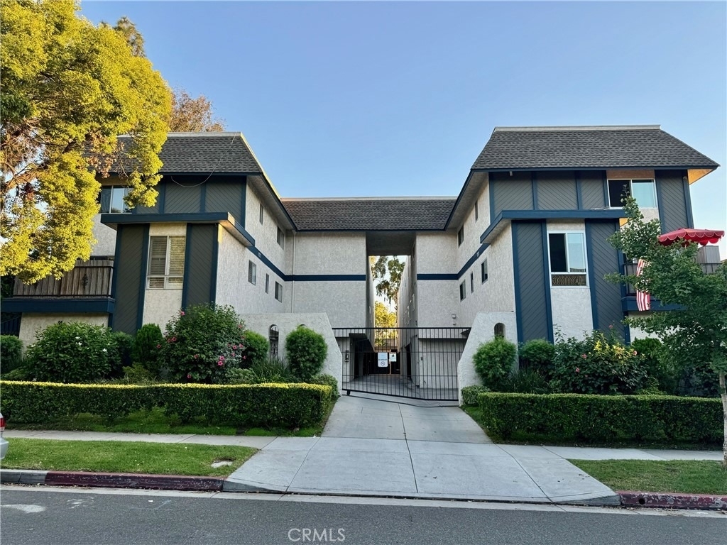 412 Burchett Street - Photo 0