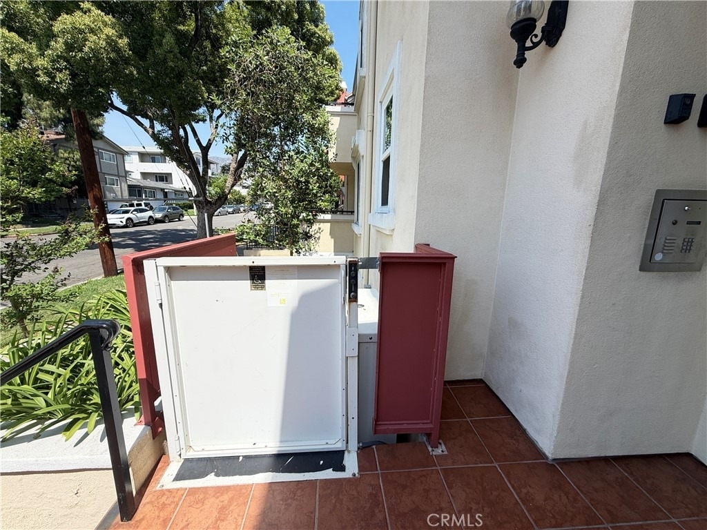 300 E Providencia - Photo 4