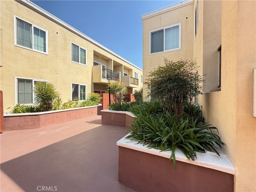 300 E Providencia - Photo 7