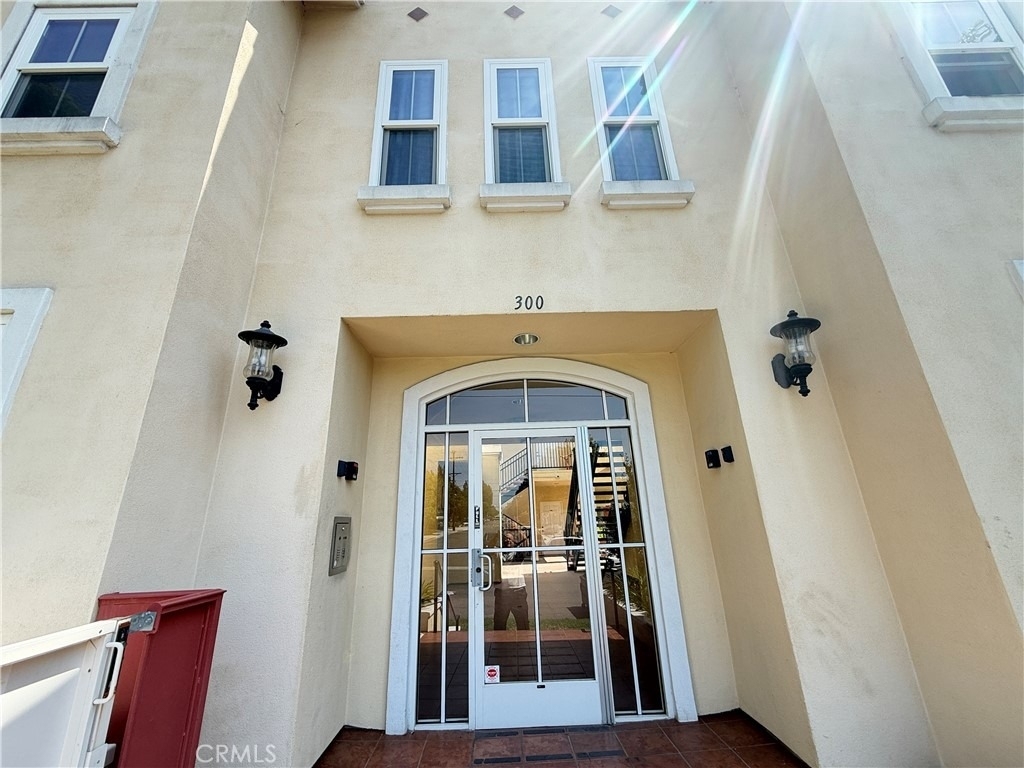 300 E Providencia - Photo 3
