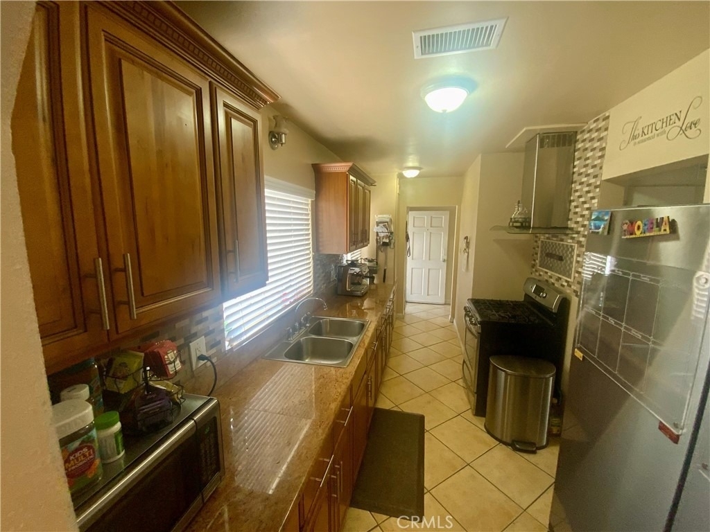 206 E Raymond - Photo 5