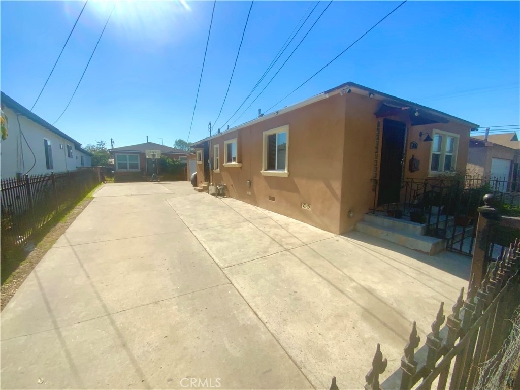 206 E Raymond - Photo 0