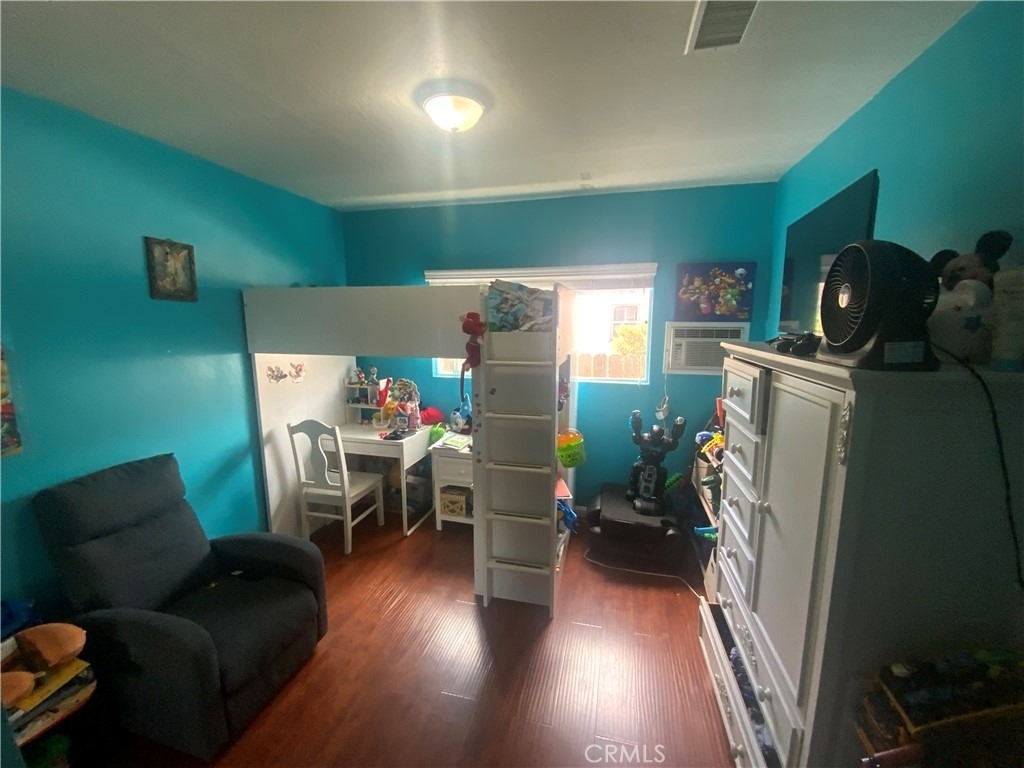 206 E Raymond - Photo 7