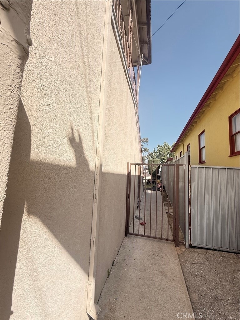 2431 W Beverly - Photo 2
