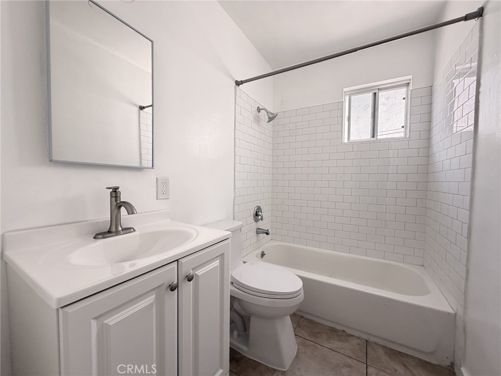 2431 W Beverly - Photo 12