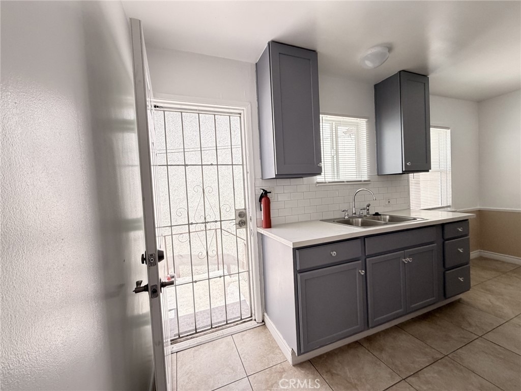 2431 W Beverly - Photo 8