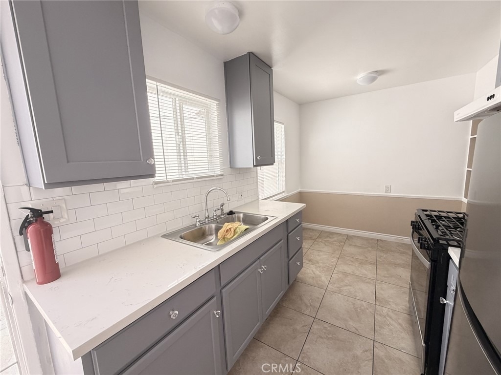 2431 W Beverly - Photo 10