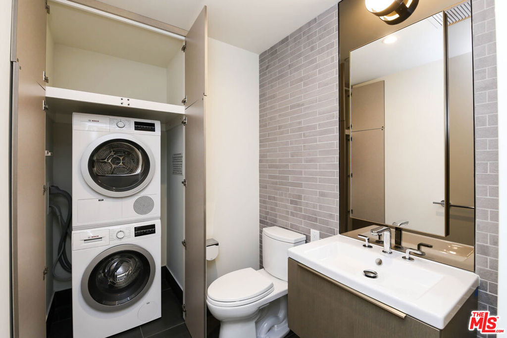 889 Francisco Street - Photo 17