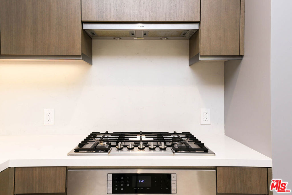 889 Francisco Street - Photo 11