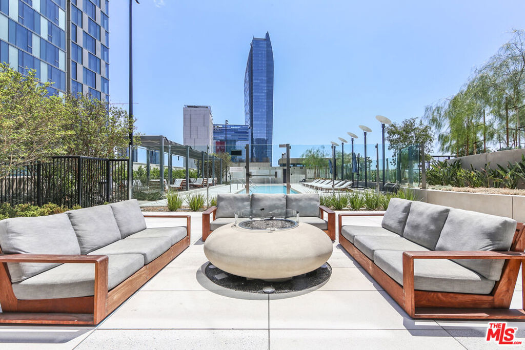 889 Francisco Street - Photo 5