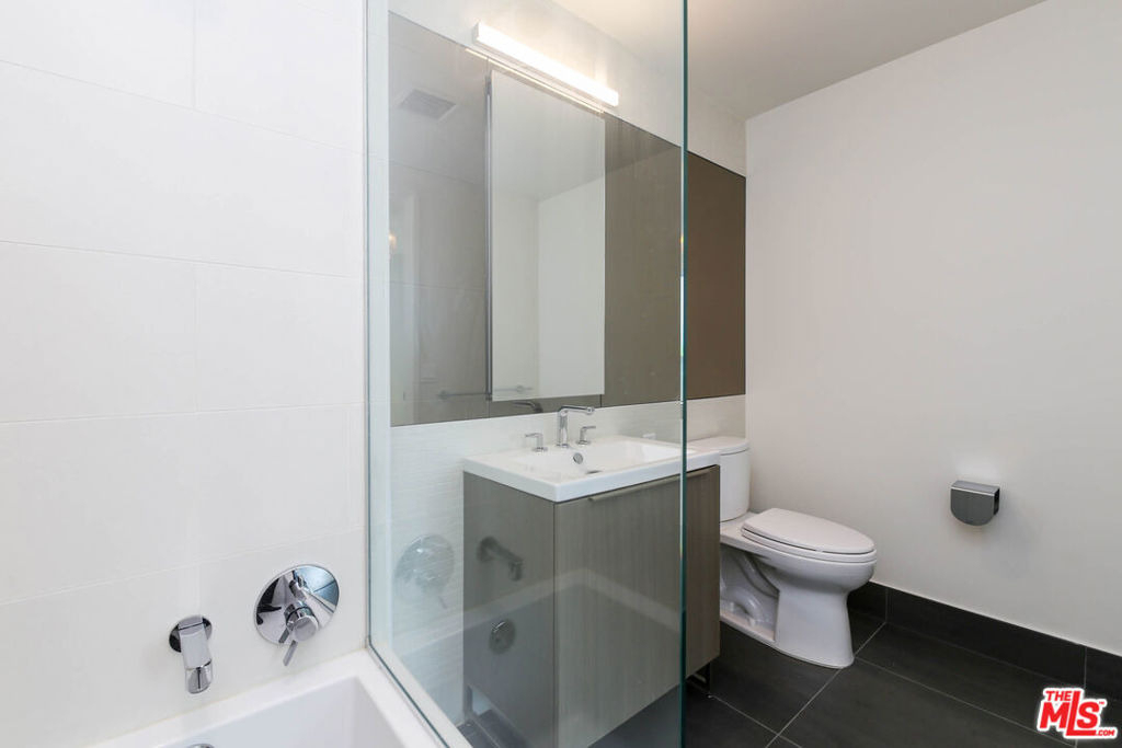 889 Francisco Street - Photo 23