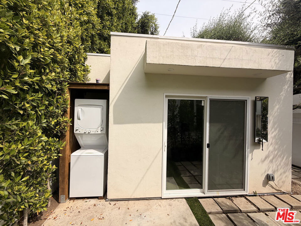 1162 N Poinsettia Place - Photo 4