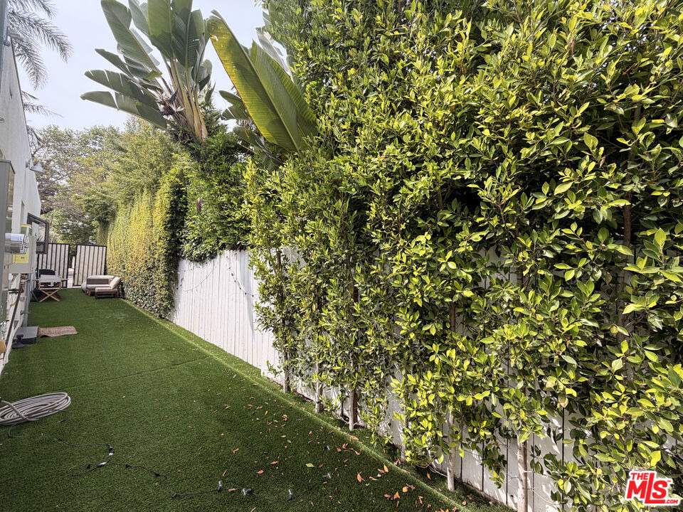 1162 N Poinsettia Place - Photo 14