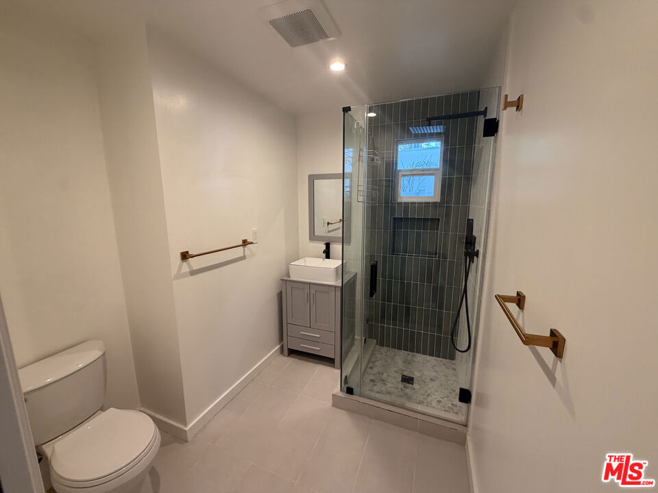 1162 N Poinsettia Place - Photo 10