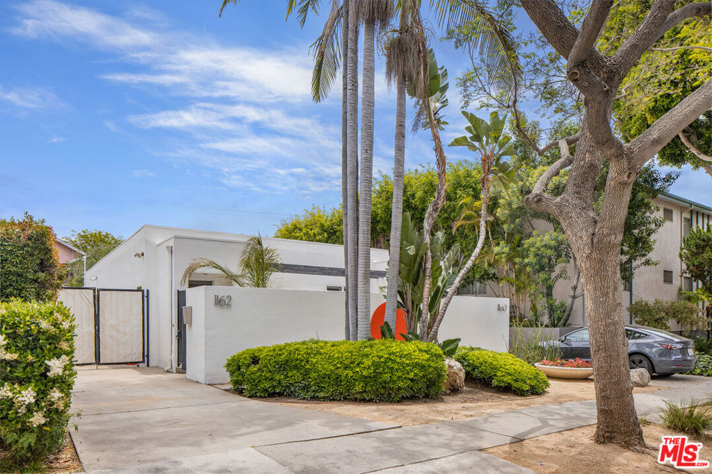 1162 N Poinsettia Place - Photo 0
