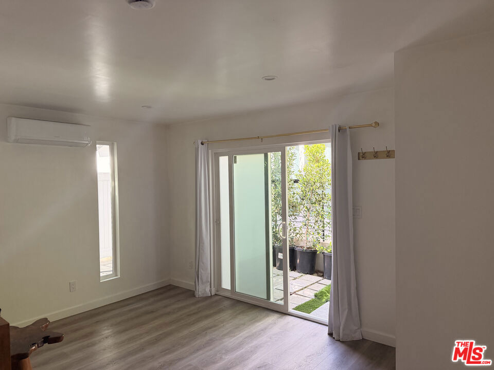 1162 N Poinsettia Place - Photo 8