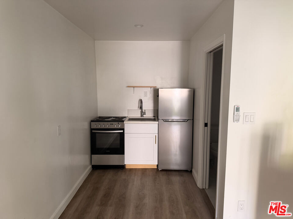 1162 N Poinsettia Place - Photo 9
