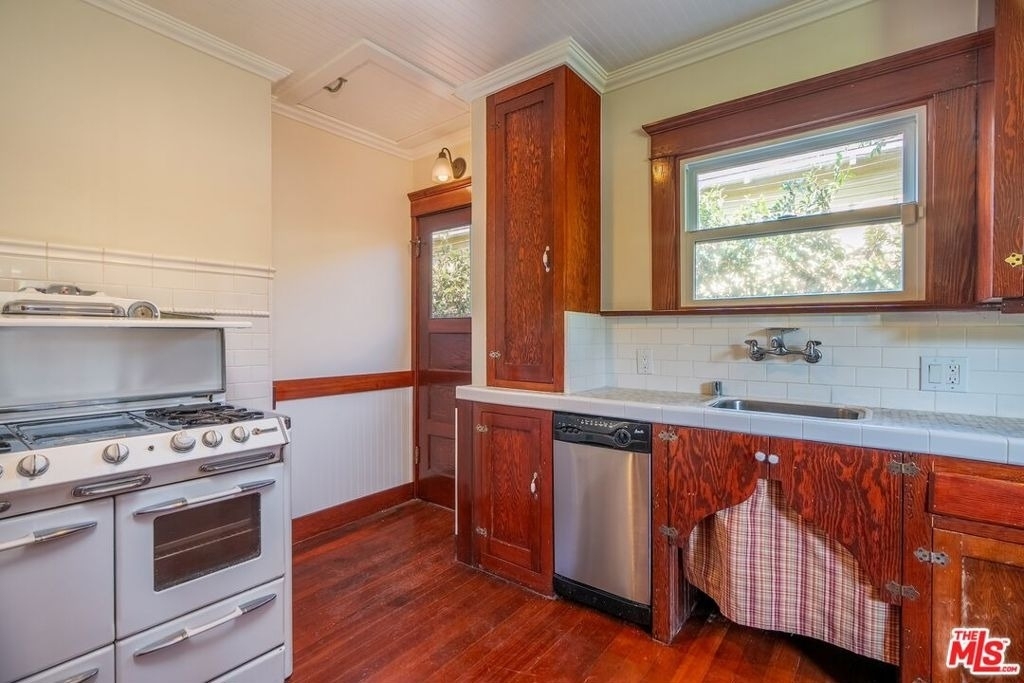 4253 Fountain Avenue - Photo 30