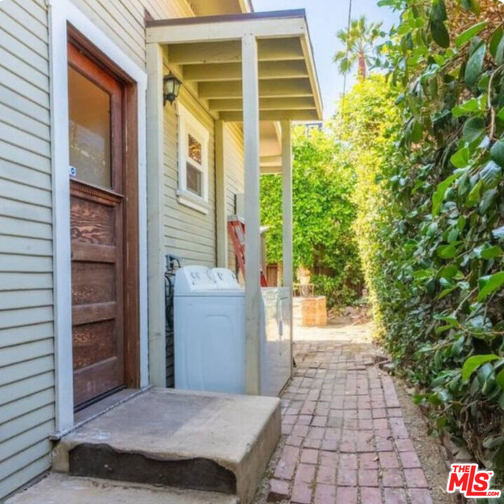 4253 Fountain Avenue - Photo 14