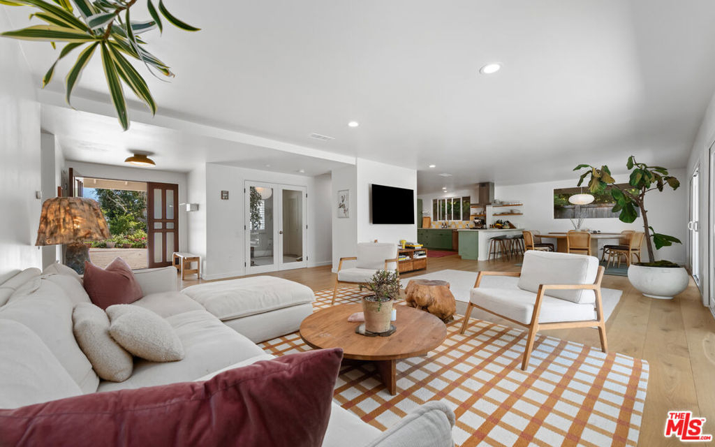 6202 Frondosa Drive - Photo 3