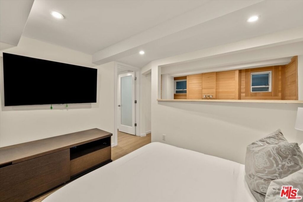 936 Palisades Beach Road - Photo 28