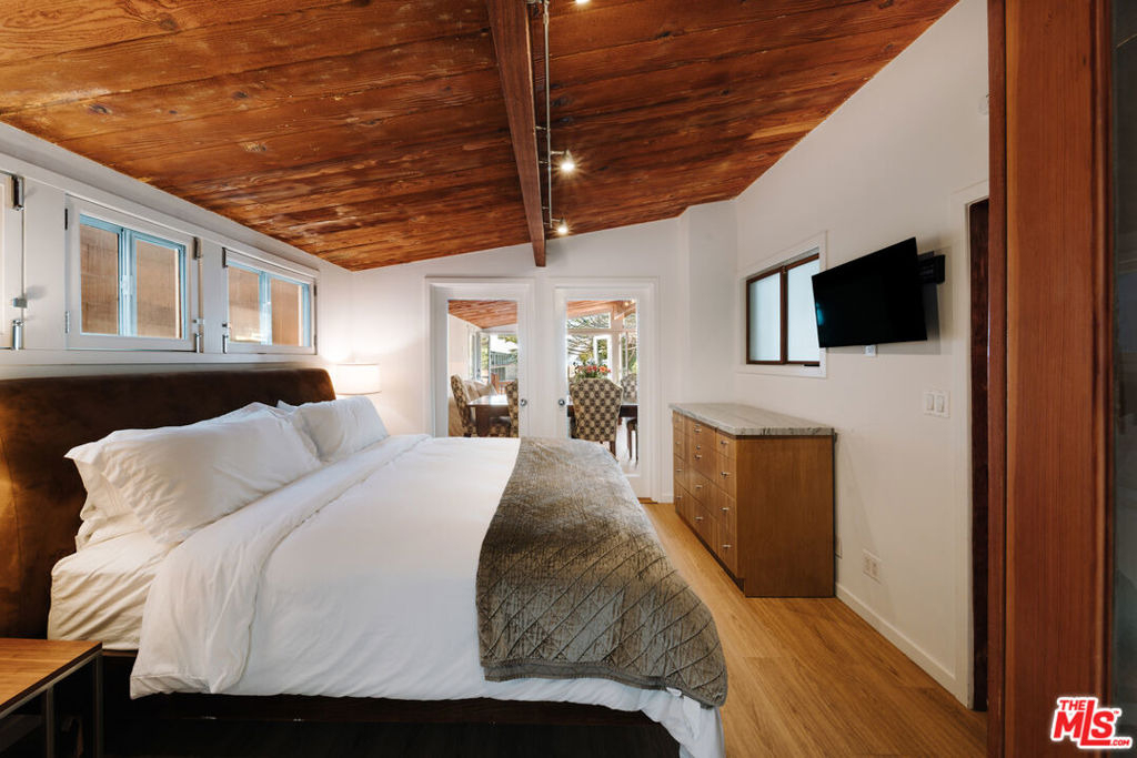 936 Palisades Beach Road - Photo 8