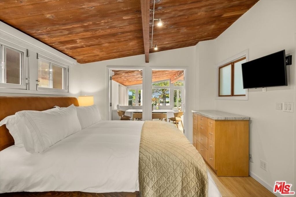 936 Palisades Beach Road - Photo 16