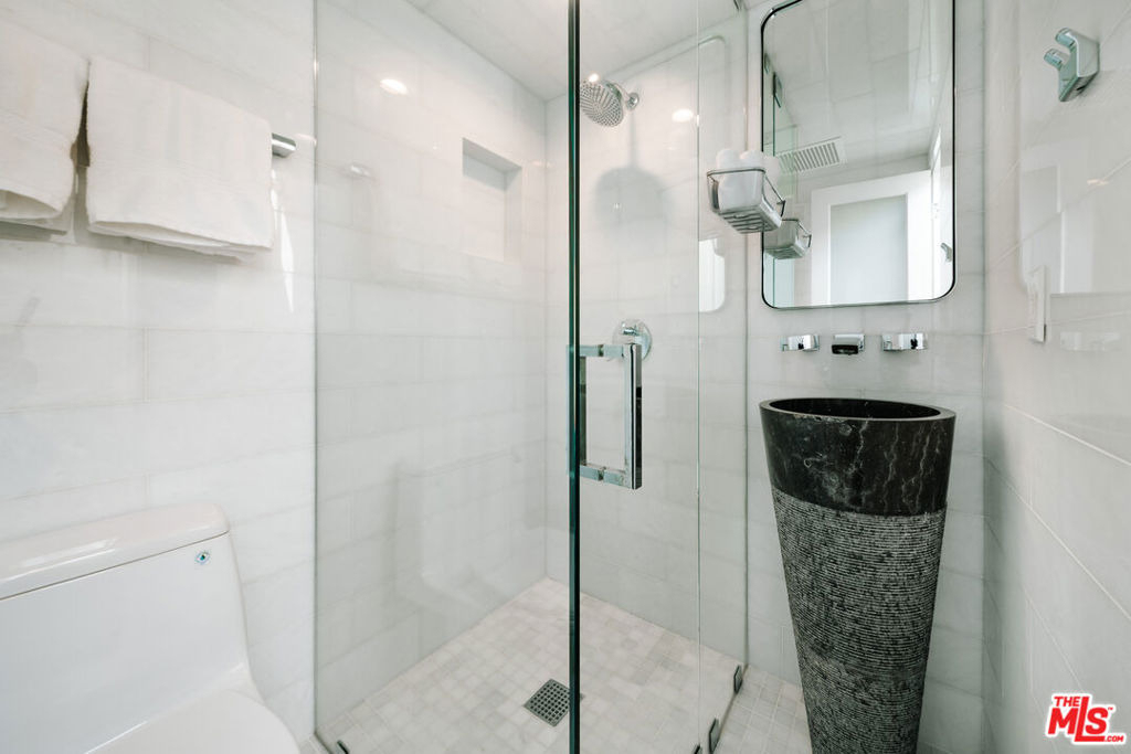 936 Palisades Beach Road - Photo 13
