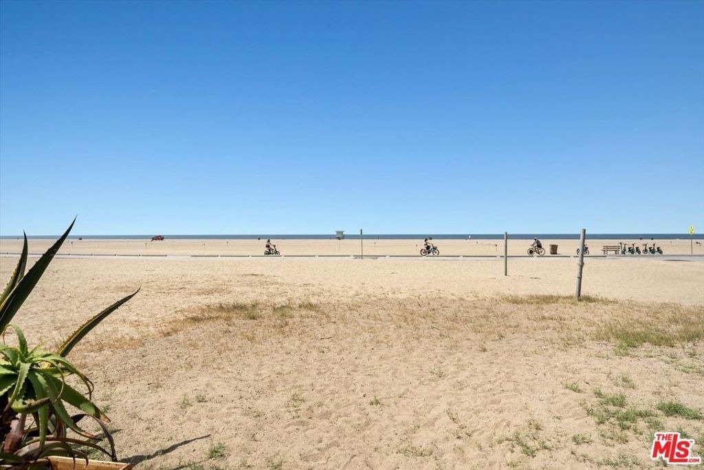 936 Palisades Beach Road - Photo 1