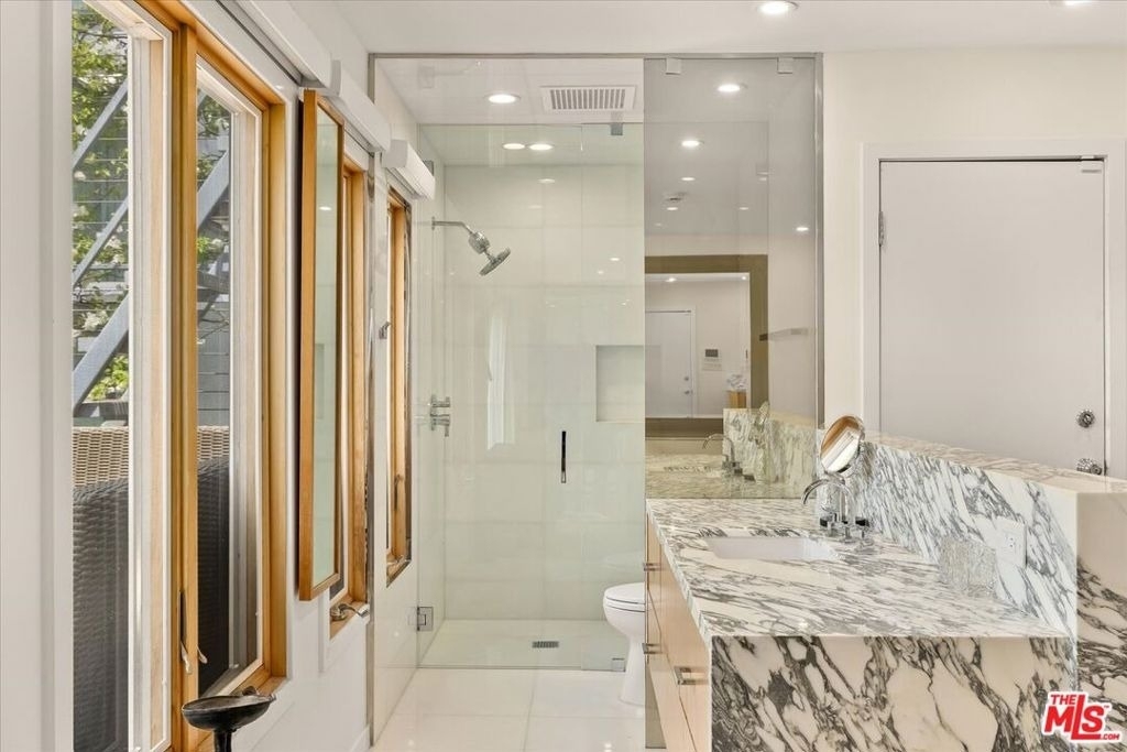 936 Palisades Beach Road - Photo 32