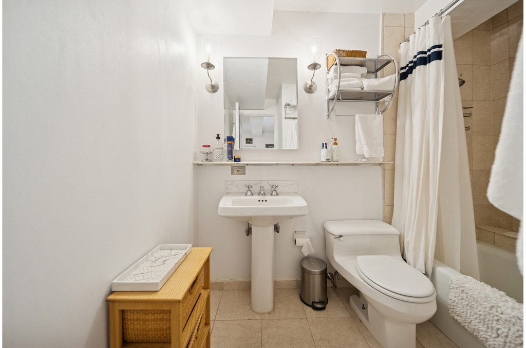 240 Centre St - Photo 9