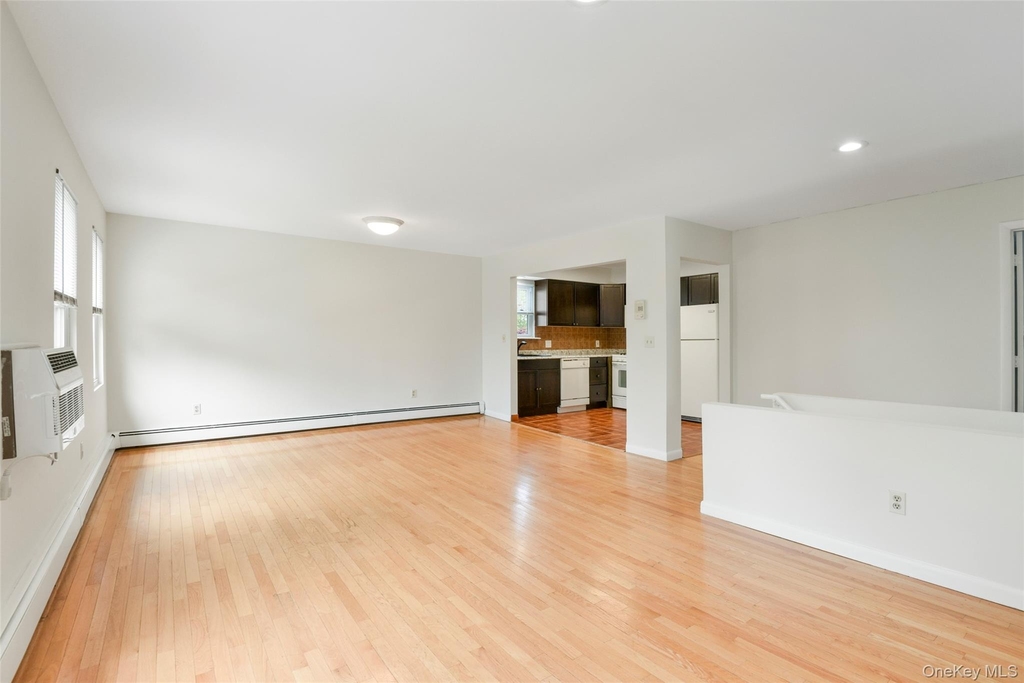 545 Stanley Avenue - Photo 3
