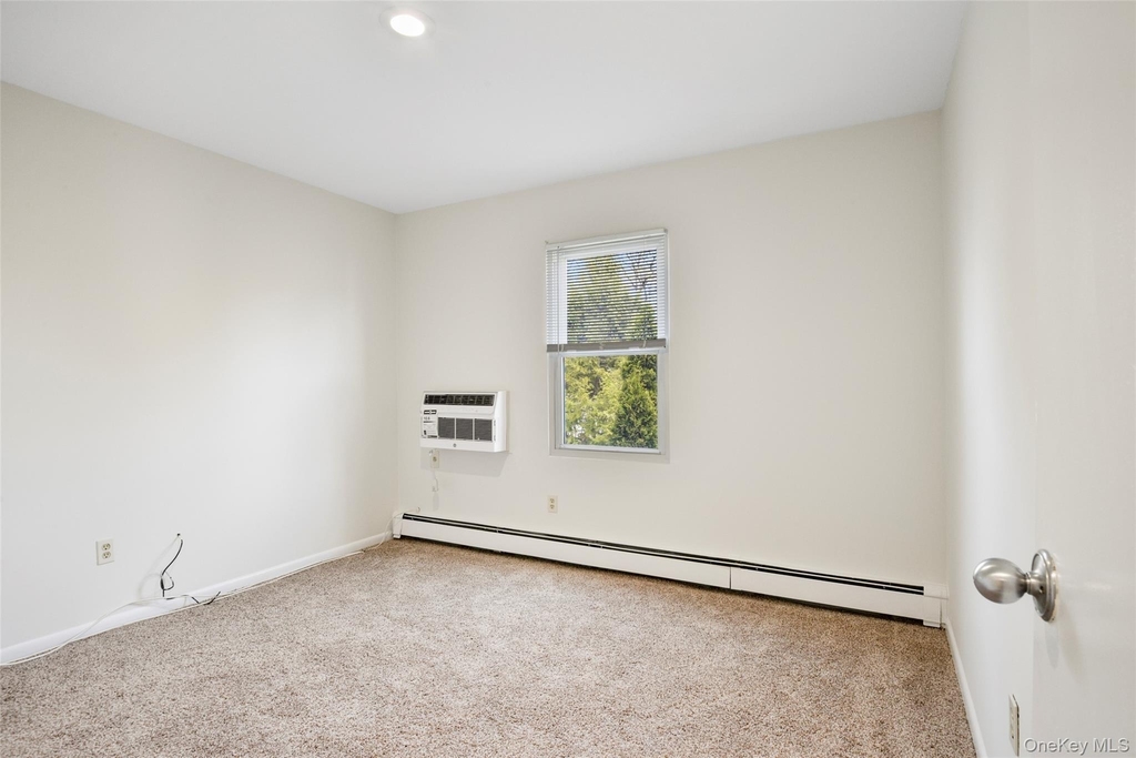 545 Stanley Avenue - Photo 10