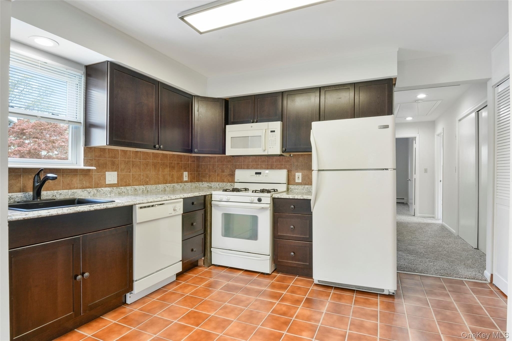 545 Stanley Avenue - Photo 5