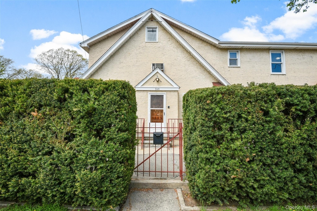 545 Stanley Avenue - Photo 0