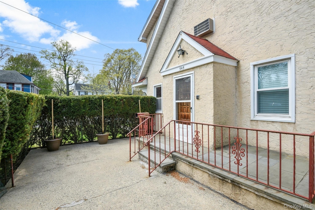 545 Stanley Avenue - Photo 1