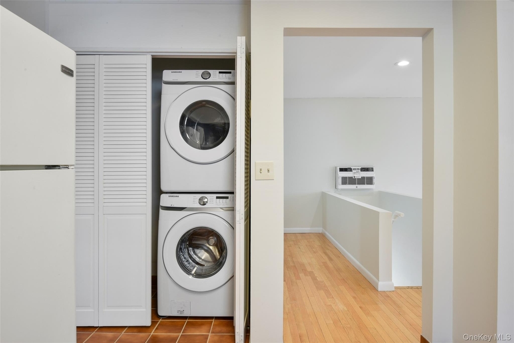 545 Stanley Avenue - Photo 6