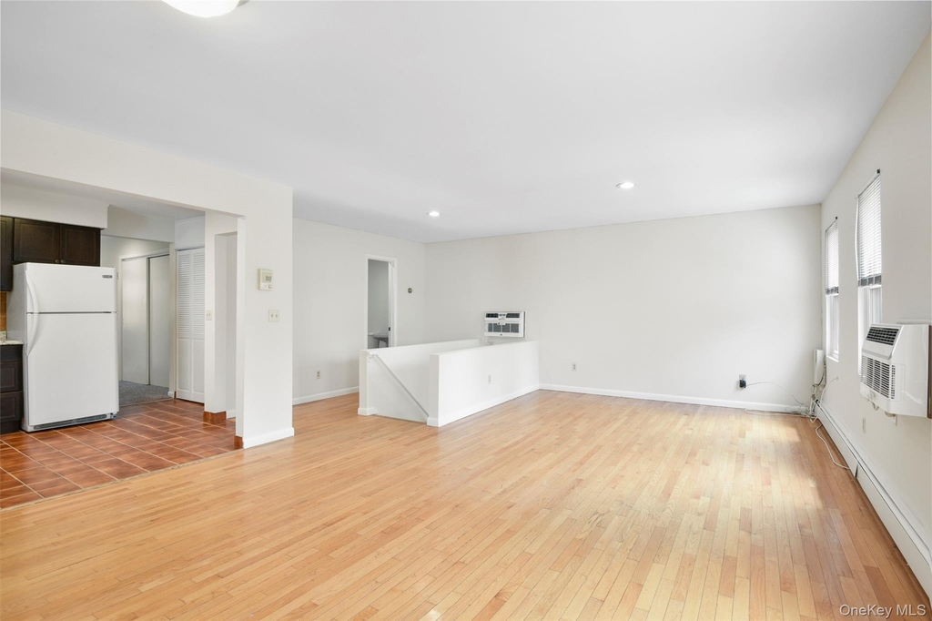 545 Stanley Avenue - Photo 2
