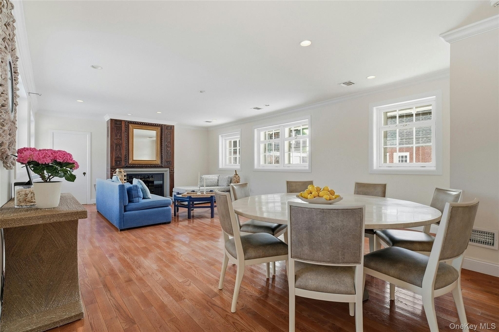 74 Peacock Lane - Photo 0
