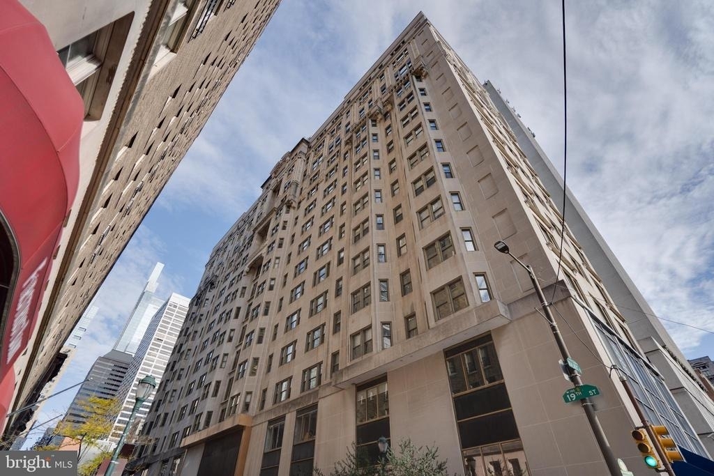 135 S 19th Street - Photo 2