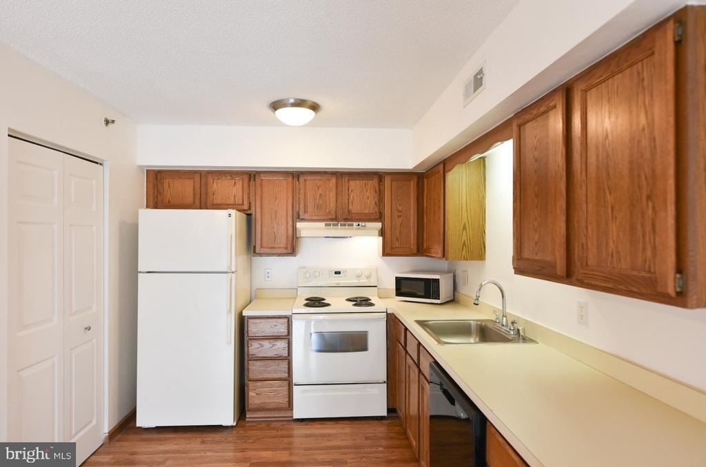 14300 Jarvis Avenue - Photo 21
