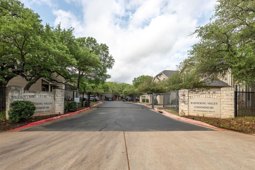 4501 Whispering Valley Dr - Photo 34