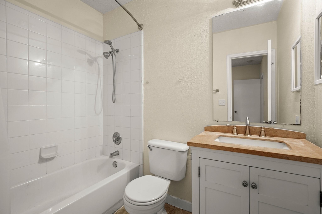 712 W 21st St - Photo 13