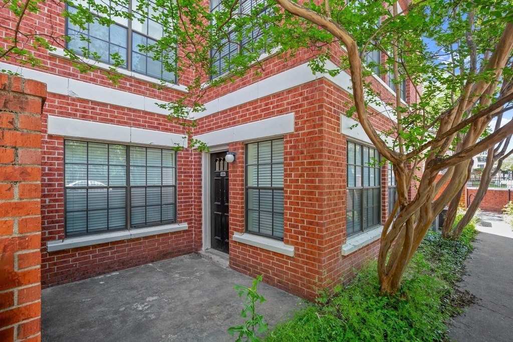 712 W 21st St - Photo 0