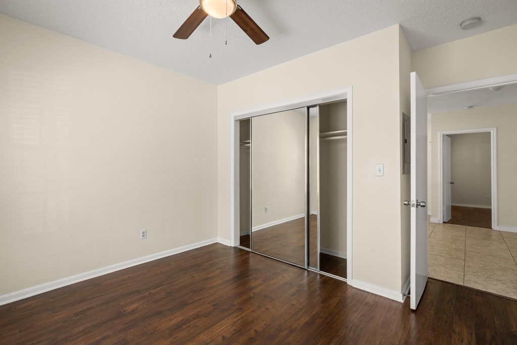 712 W 21st St - Photo 9