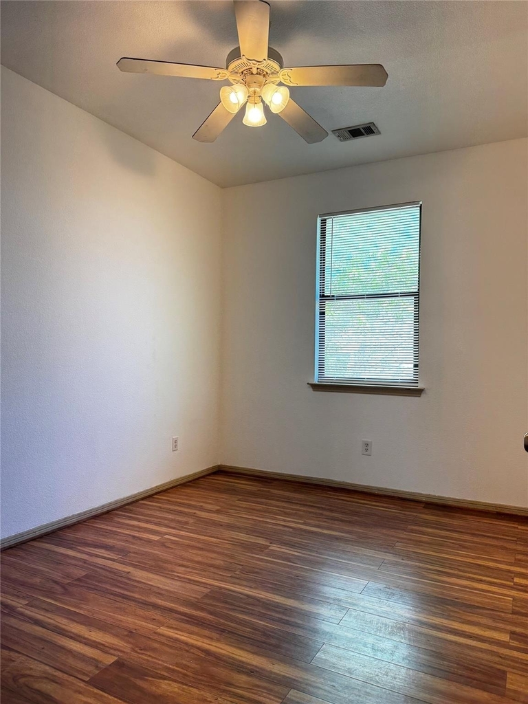8901 Parkfield Dr - Photo 3