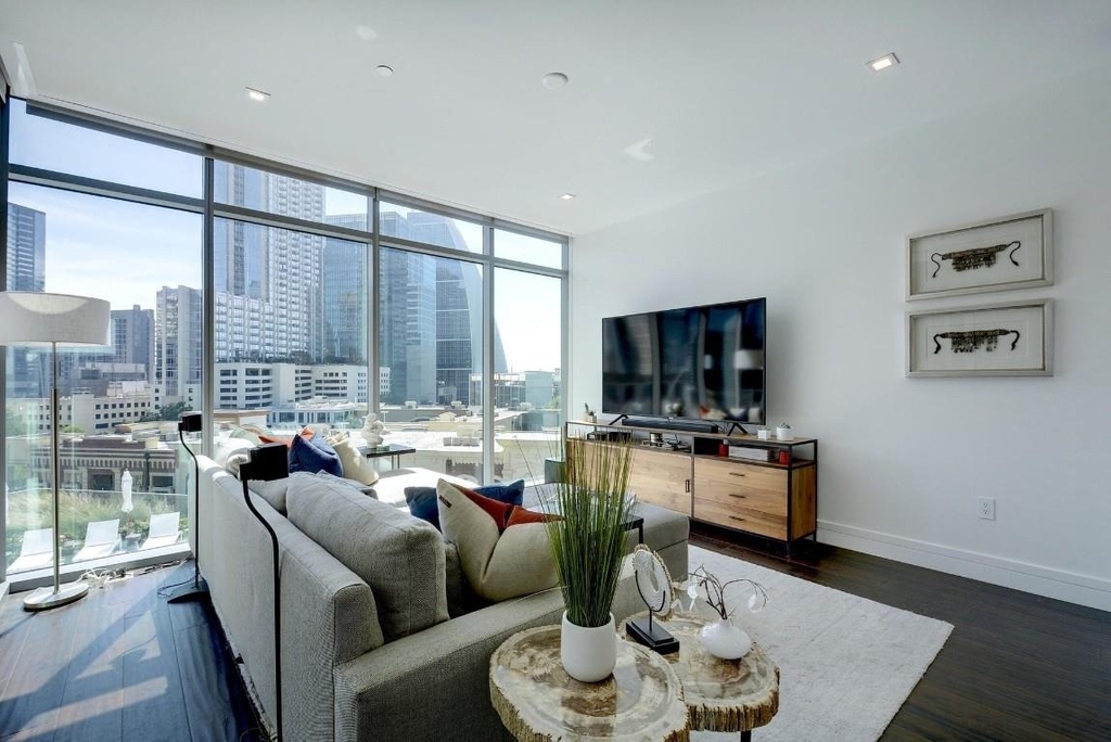 501 West Ave - Photo 2